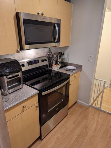 1919 Van Buren St 219A, Hollywood, FL 33020