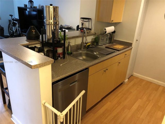 1919 Van Buren St 219A, Hollywood, FL 33020