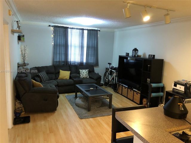 1919 Van Buren St 219A, Hollywood, FL 33020