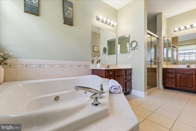 10 FITZGERALD LN, Columbus, NJ 08022