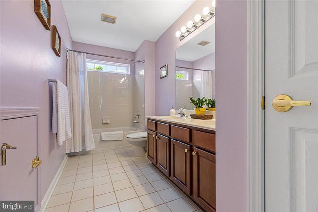 10 FITZGERALD LN, Columbus, NJ 08022