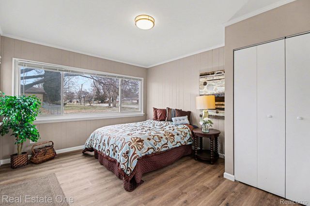 28730 Ranchwood Drive, Southfield, MI 48076