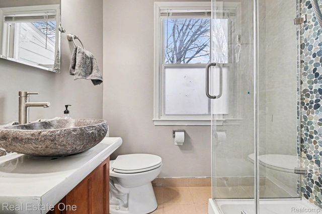 28730 Ranchwood Drive, Southfield, MI 48076