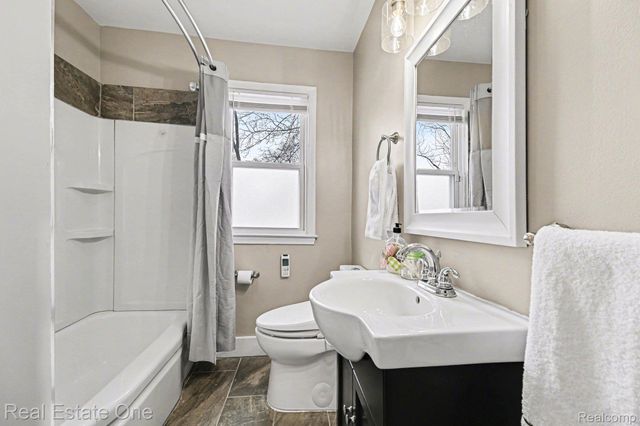 28730 Ranchwood Drive, Southfield, MI 48076