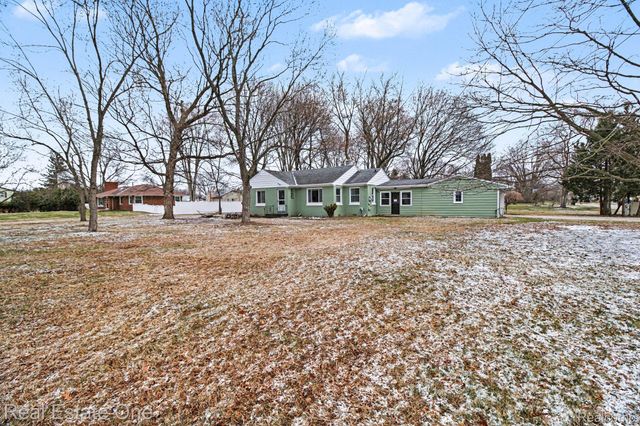 28730 Ranchwood Drive, Southfield, MI 48076