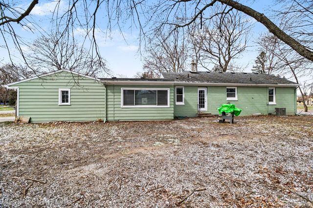 28730 Ranchwood Drive, Southfield, MI 48076