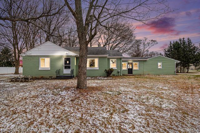 28730 Ranchwood Drive, Southfield, MI 48076