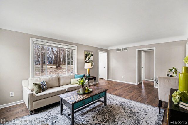 28730 Ranchwood Drive, Southfield, MI 48076