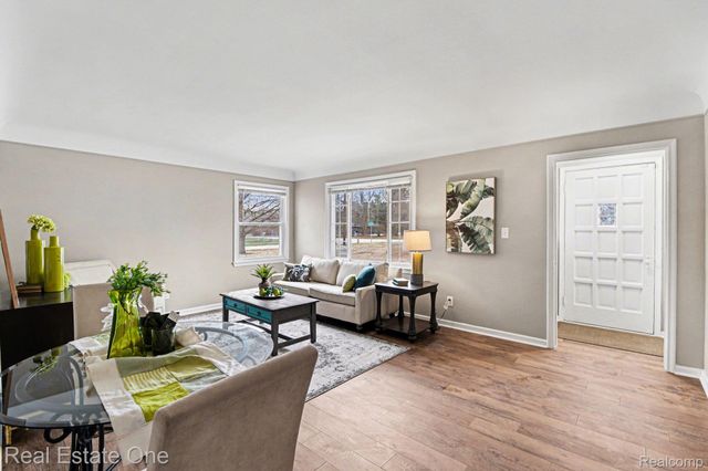 28730 Ranchwood Drive, Southfield, MI 48076