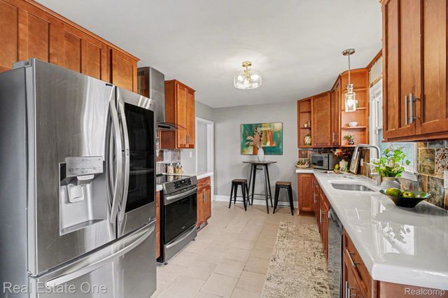 28730 Ranchwood Drive, Southfield, MI 48076