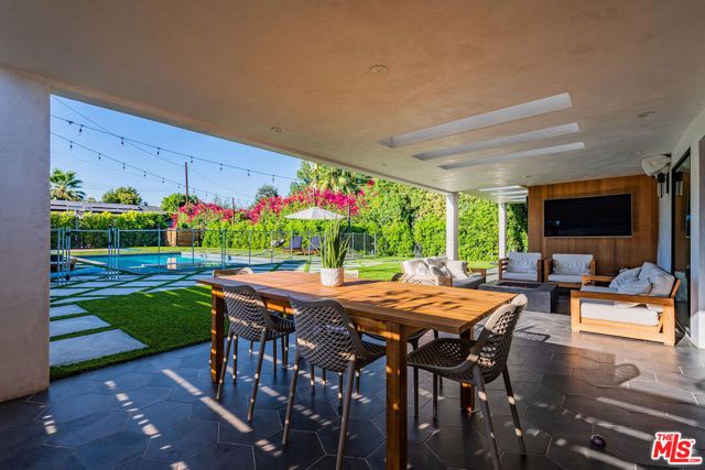 22745 Erwin Street, Woodland Hills (los Angeles), CA 91367