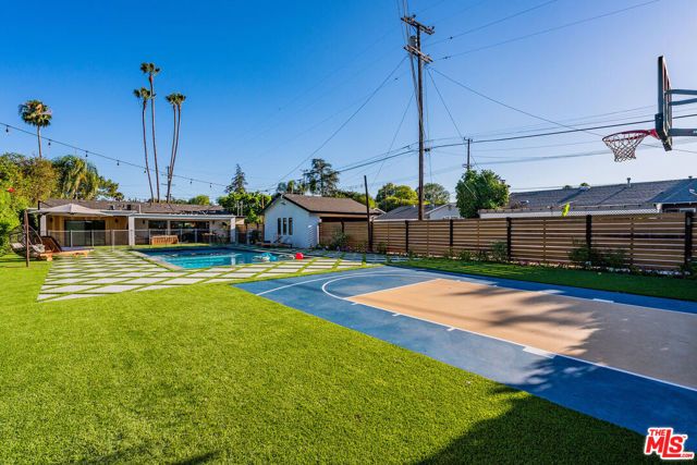 22745 Erwin Street, Woodland Hills (los Angeles), CA 91367