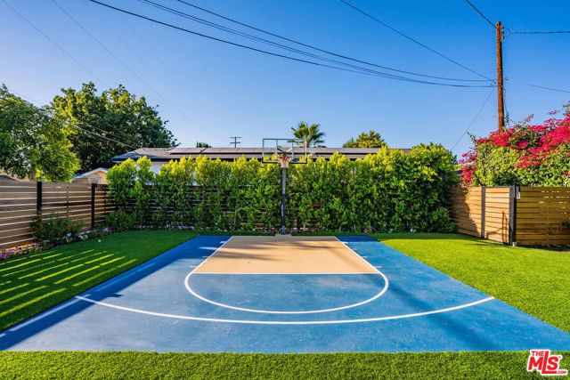 22745 Erwin Street, Woodland Hills (los Angeles), CA 91367