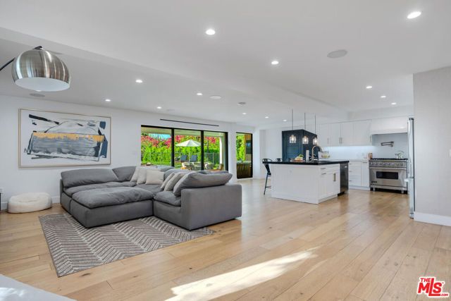 22745 Erwin Street, Woodland Hills (los Angeles), CA 91367