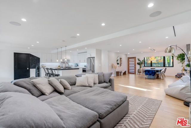 22745 Erwin Street, Woodland Hills (los Angeles), CA 91367