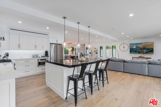 22745 Erwin Street, Woodland Hills (los Angeles), CA 91367