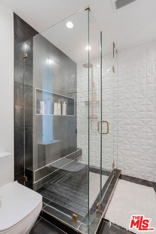 22745 Erwin Street, Woodland Hills (los Angeles), CA 91367