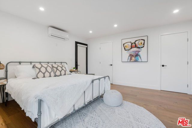 22745 Erwin Street, Woodland Hills (los Angeles), CA 91367