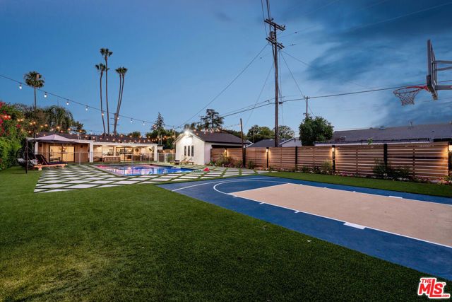 22745 Erwin Street, Woodland Hills (los Angeles), CA 91367