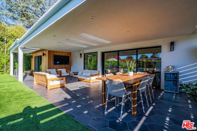 22745 Erwin Street, Woodland Hills (los Angeles), CA 91367