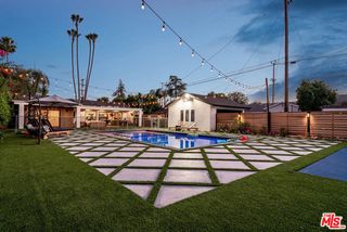 22745 Erwin Street, Woodland Hills (los Angeles), CA 91367