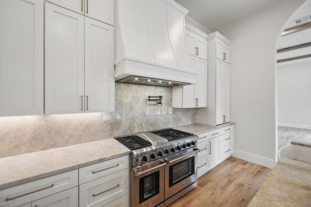 1224 S Pine Street, Grapevine, TX 76051