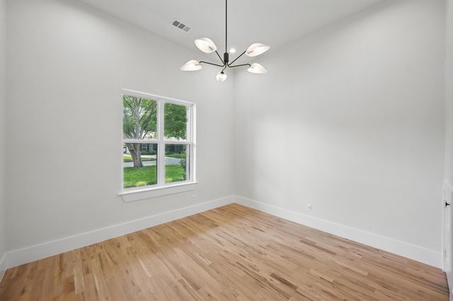 1224 S Pine Street, Grapevine, TX 76051