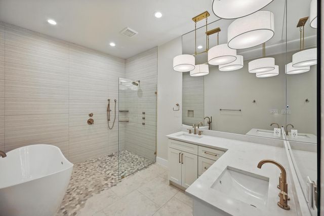 1224 S Pine Street, Grapevine, TX 76051