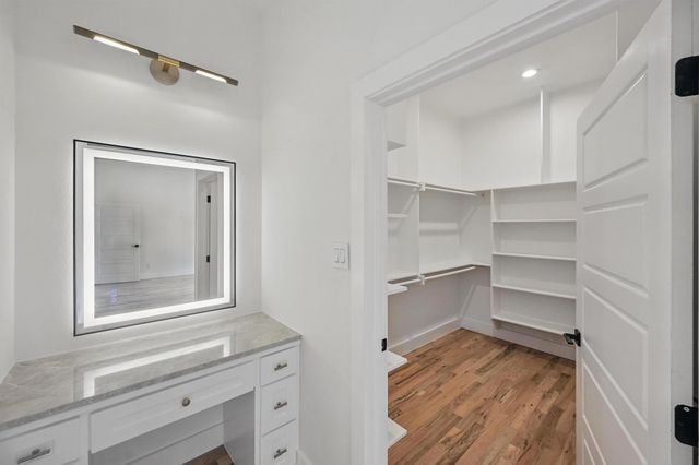 1224 S Pine Street, Grapevine, TX 76051