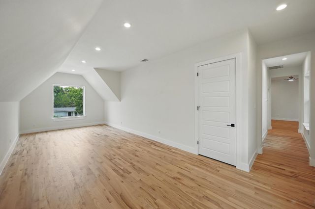 1224 S Pine Street, Grapevine, TX 76051