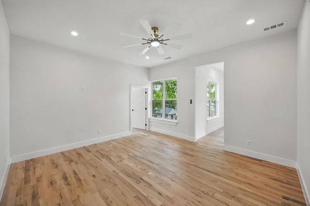1224 S Pine Street, Grapevine, TX 76051