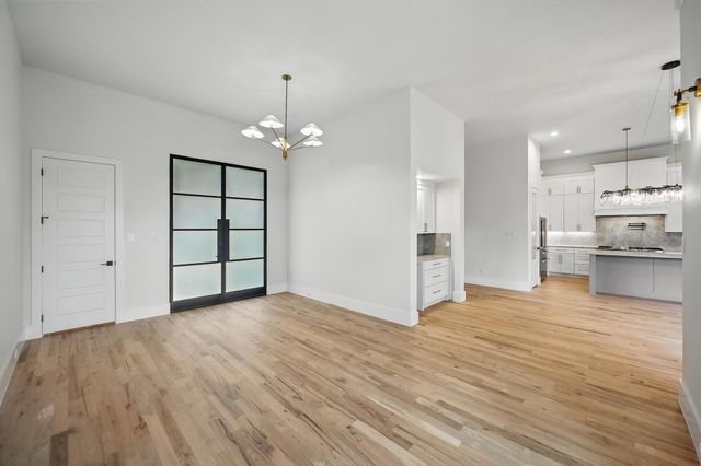 1224 S Pine Street, Grapevine, TX 76051