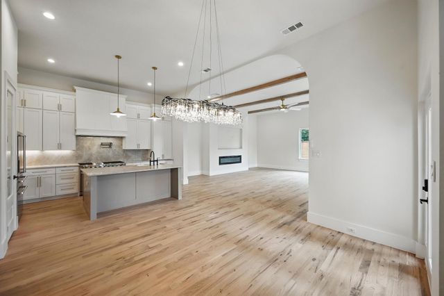 1224 S Pine Street, Grapevine, TX 76051
