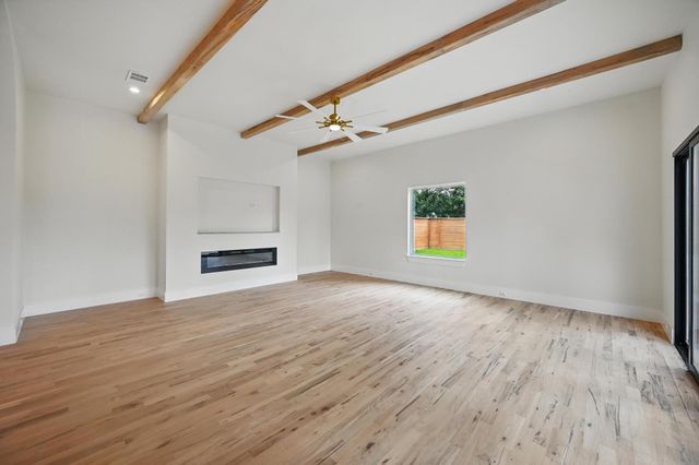 1224 S Pine Street, Grapevine, TX 76051