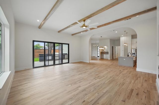 1224 S Pine Street, Grapevine, TX 76051