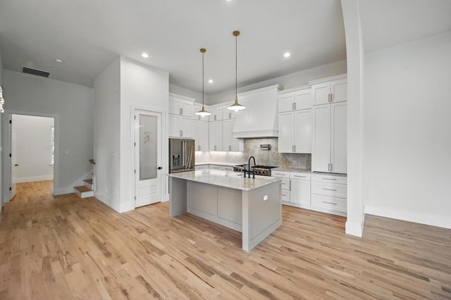 1224 S Pine Street, Grapevine, TX 76051
