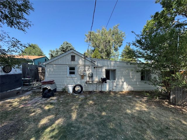 800 Stuart Street, Denver, CO 80204