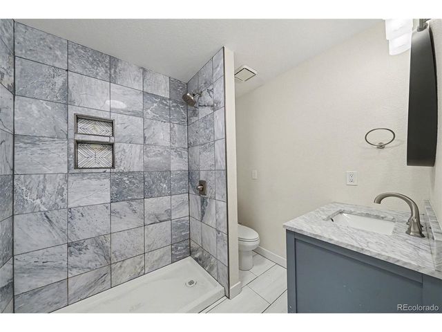 150 Donovan Ct, Longmont, CO 80501