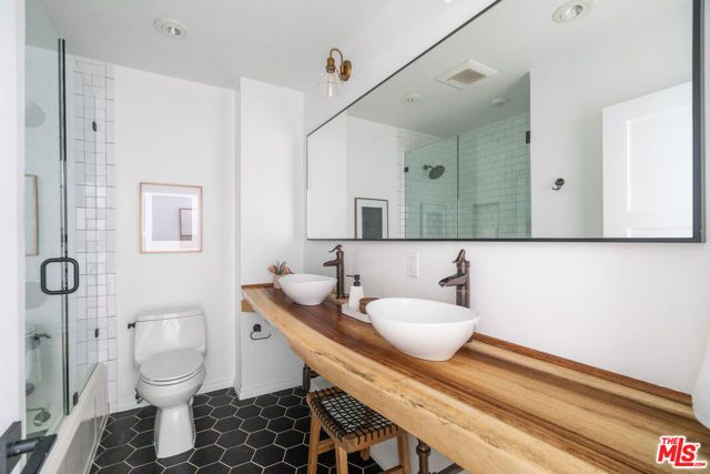 6501 W 83rd Street, Los Angeles, CA 90045