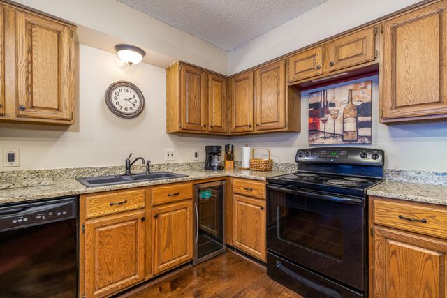 30310 S 562 Road 16, Monkey Island, OK 74331