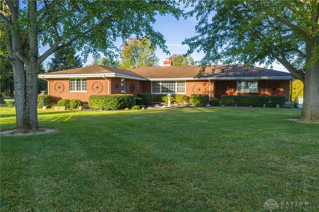 4001 E Social Row Road, Sugarcreek Twp, OH 45068