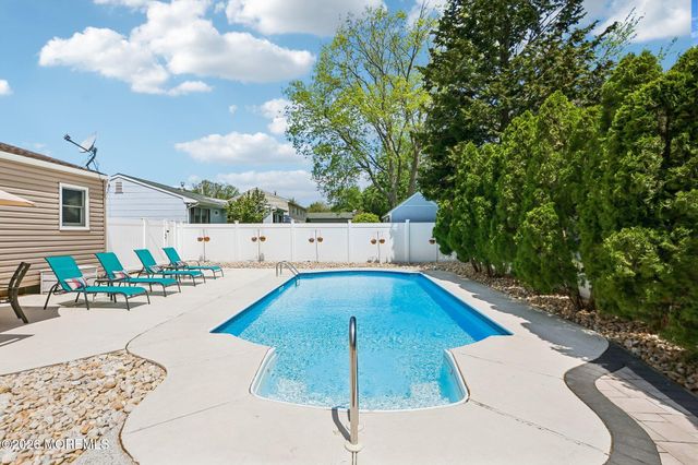 285 Spruce Drive, Brick, NJ 08723
