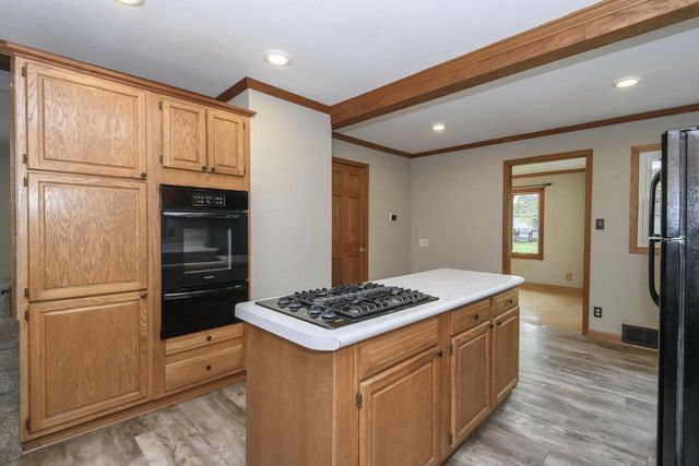 412 West AVENUE, Pewaukee, WI 53072