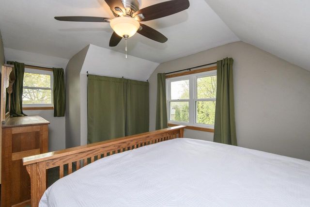 412 West AVENUE, Pewaukee, WI 53072