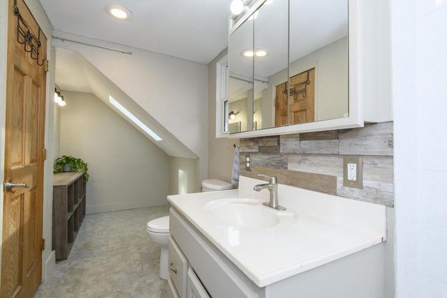 412 West AVENUE, Pewaukee, WI 53072