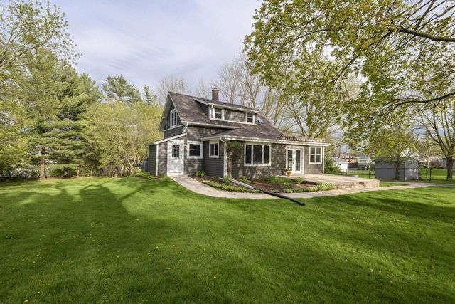 412 West AVENUE, Pewaukee, WI 53072