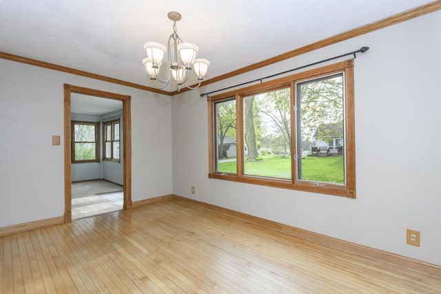 412 West AVENUE, Pewaukee, WI 53072