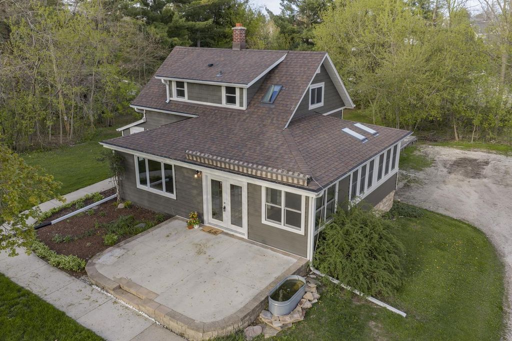 412 West AVENUE, Pewaukee, WI 53072