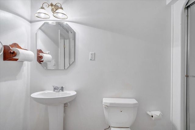 4816 Hickory Hill DR, Roanoke, VA 24018