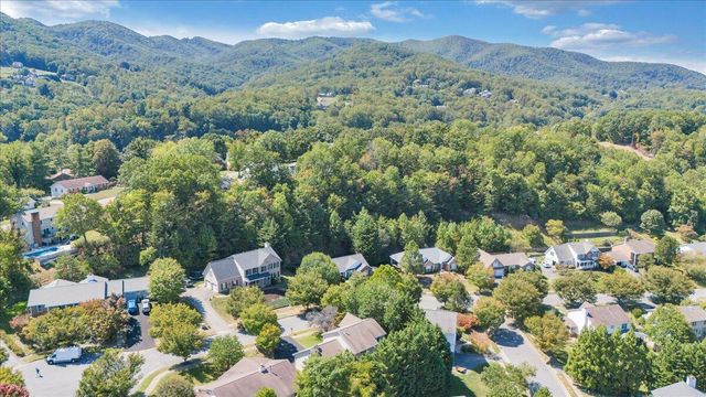 4816 Hickory Hill DR, Roanoke, VA 24018